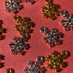 Snowflake Charms (6)